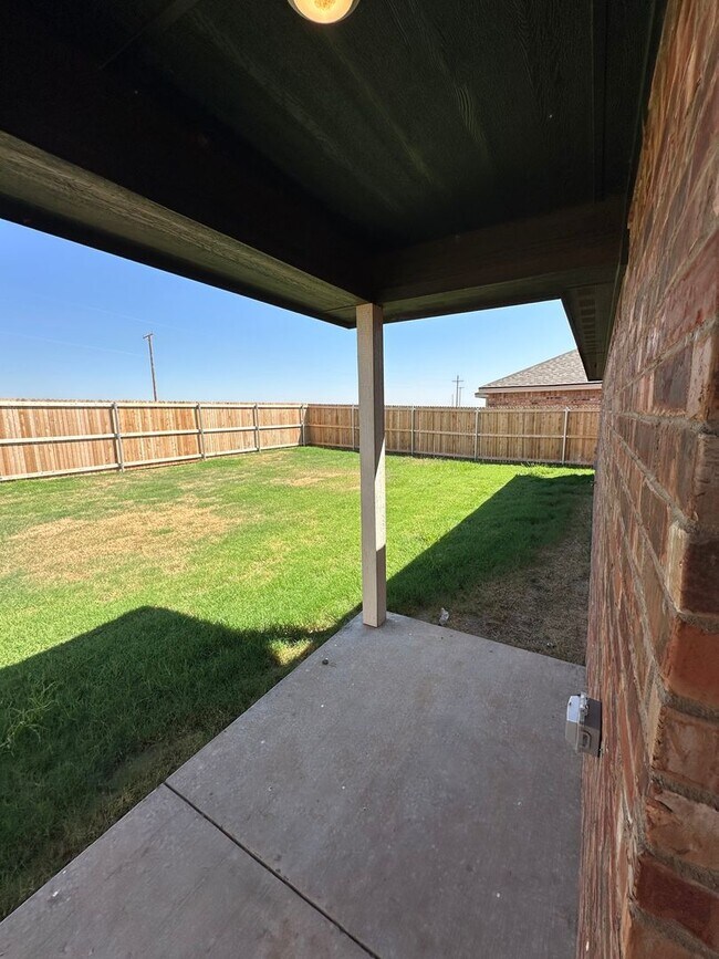 Building Photo - Fresh, Modern, and Move-In Ready!