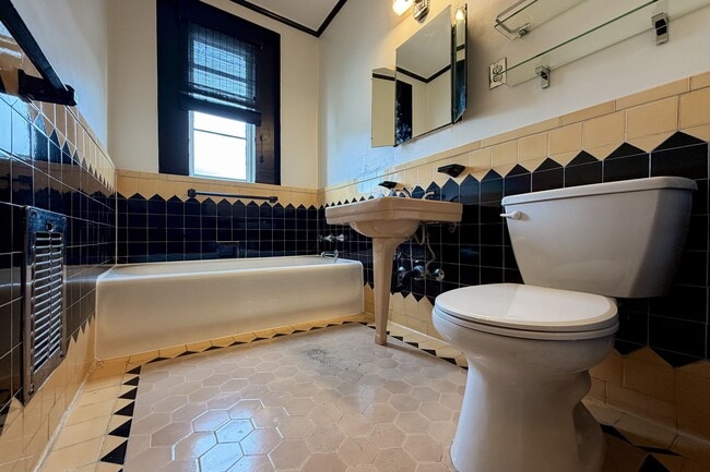 Building Photo - 1314 Hayworth Ave