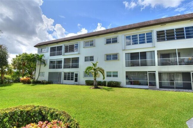 Building Photo - 4200 Crystal Lake Dr