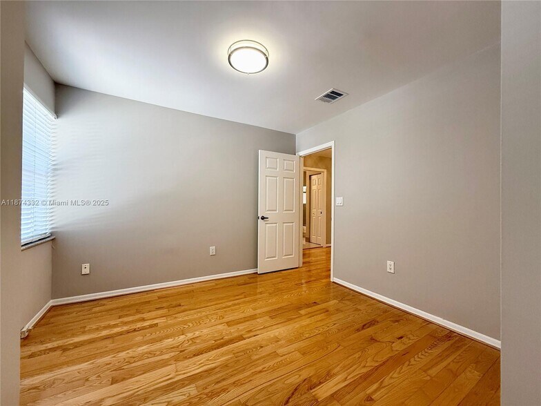 Building Photo - 1140 Oysterwood St