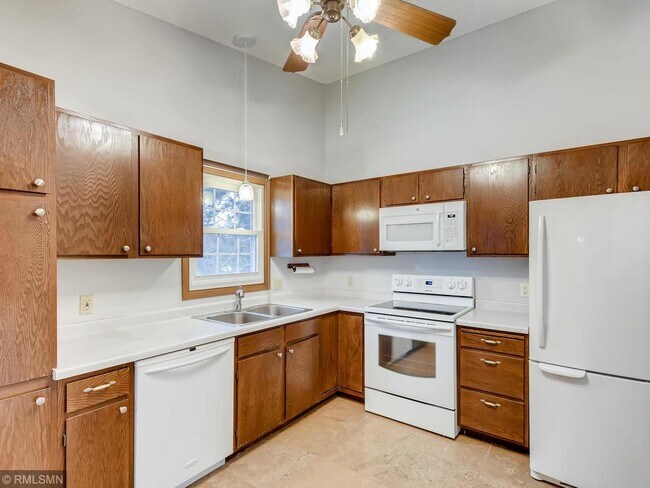 Newer kitchen appliances and plenty of storage - 7301 W 109th St