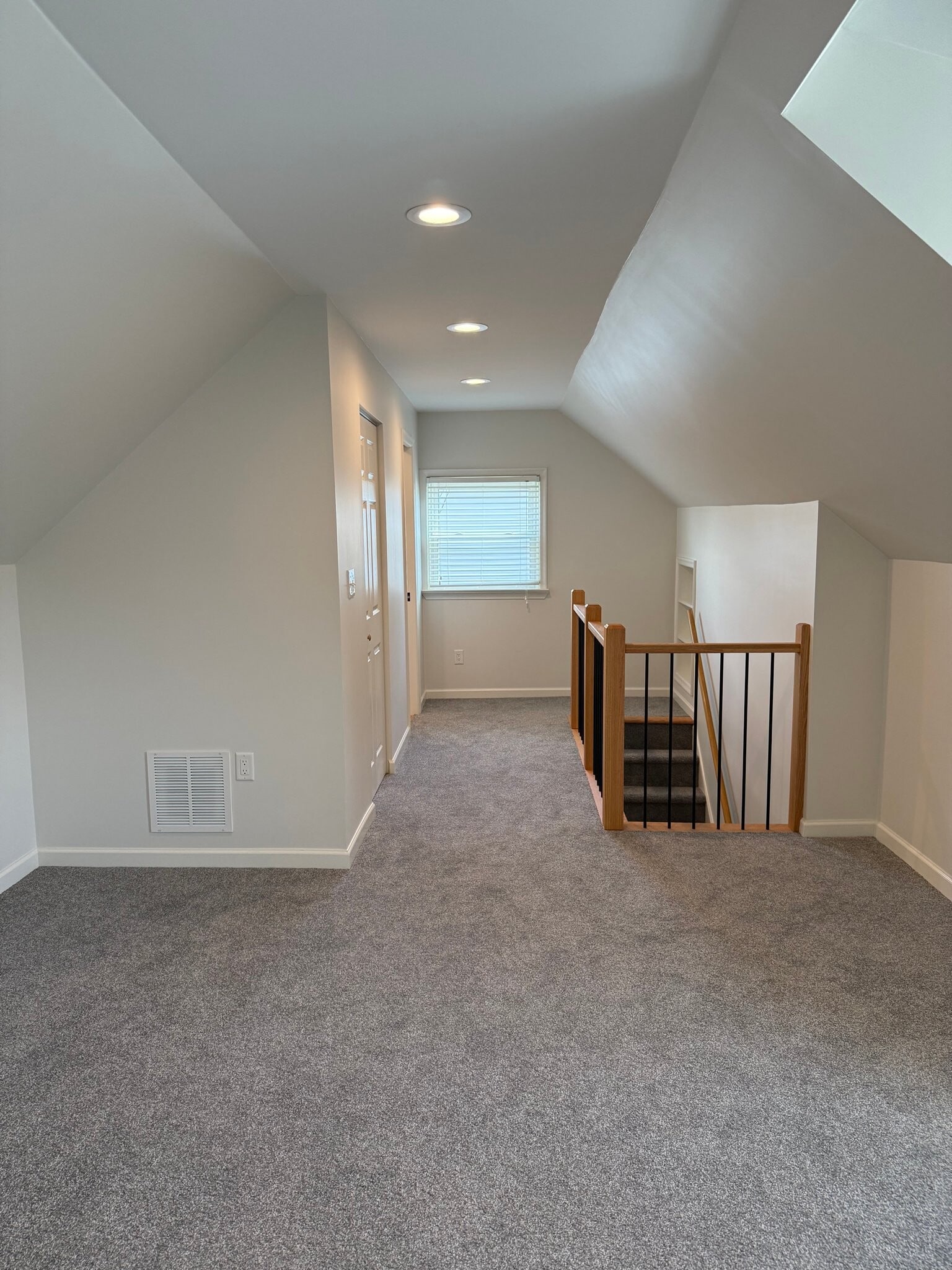 Building Photo - 46 E 2nd St