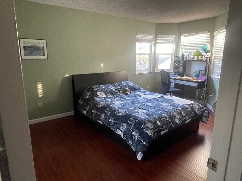 Building Photo - 127 Shepardson Ln