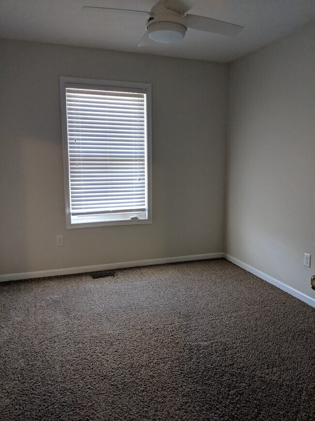 Building Photo - Luxury End-Unit Townhome in Cedar Point, North Harrisonburg!