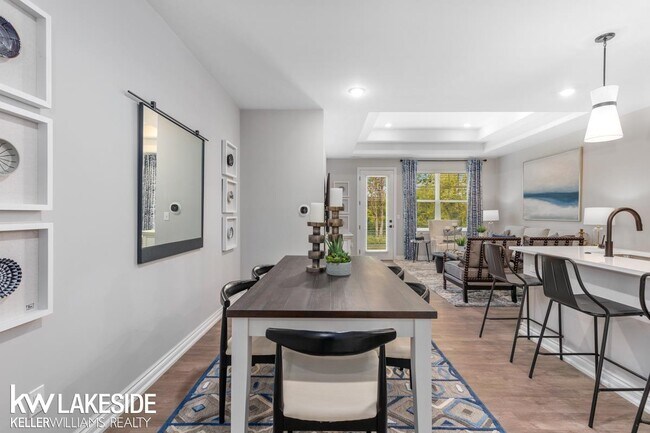 Building Photo - 8505 Valley Dr