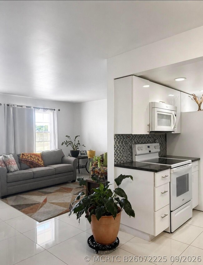 Building Photo - 4302 Martinique Cir