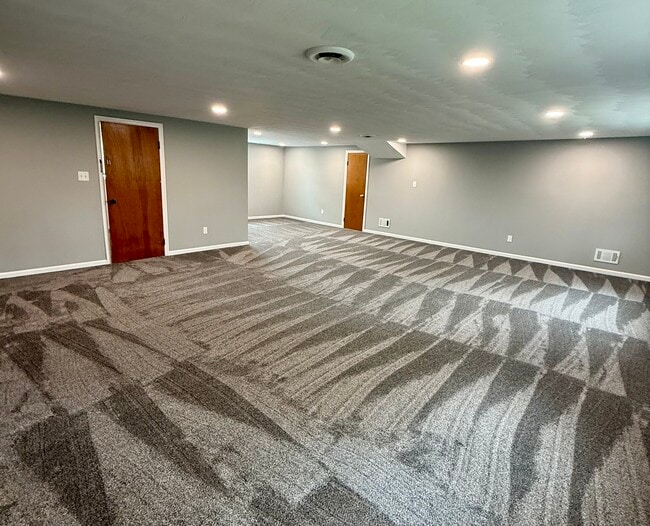 Building Photo - 322 Shoreline Dr