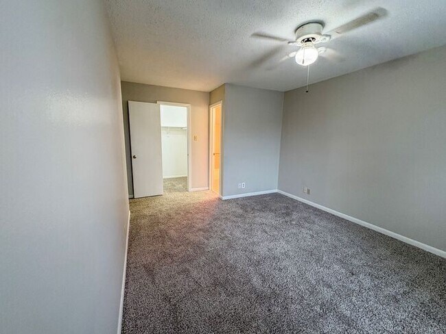 Building Photo - 3 Bed 2 Bath Apartment in Central Tyler! F...