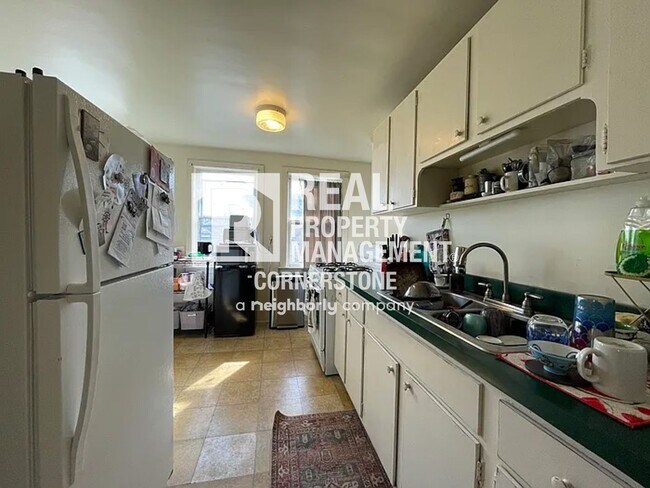 Building Photo - 808 W Kalamazoo Ave