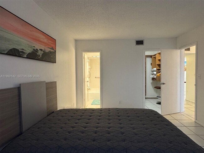 Building Photo - 2200 E Hallandale Beach Blvd
