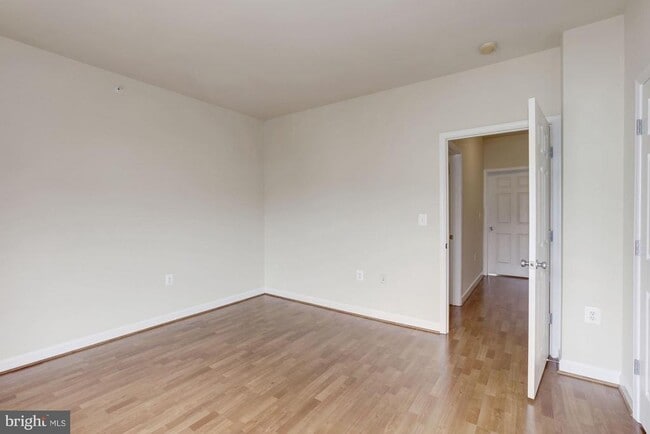 Building Photo - 42514 Mayflower Terrace
