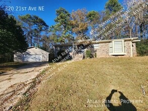 Building Photo - 320 21st Ave NE