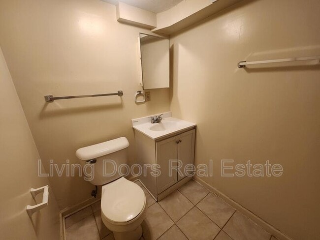 Building Photo - 1520 David Dr