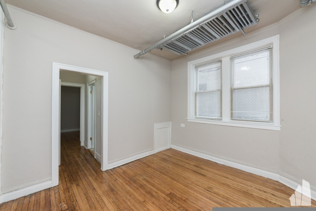 Building Photo - 4255 W Addison St