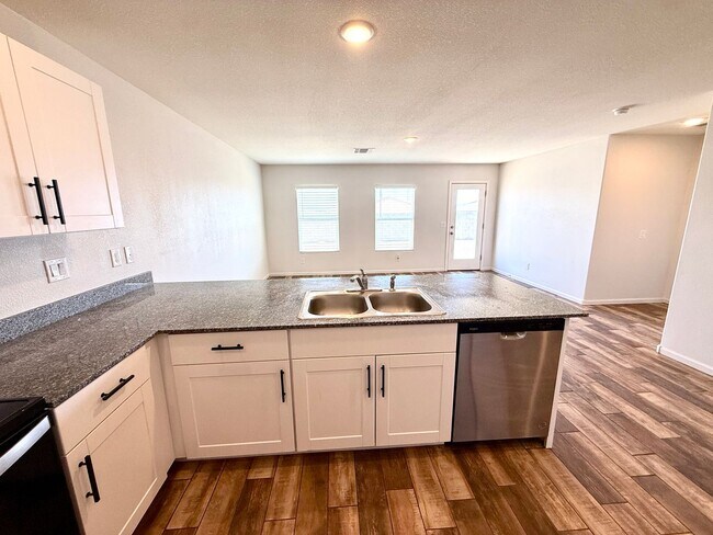 Building Photo - Beautifully Updated 4 Bedroom Home in Valley Springs Estates- Available Now!