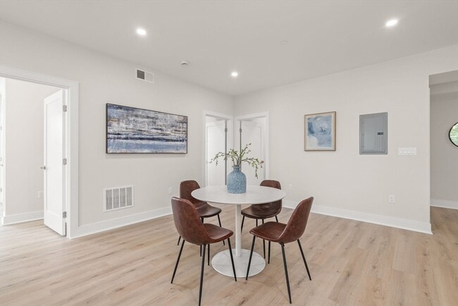 Building Photo - 260 Elm St