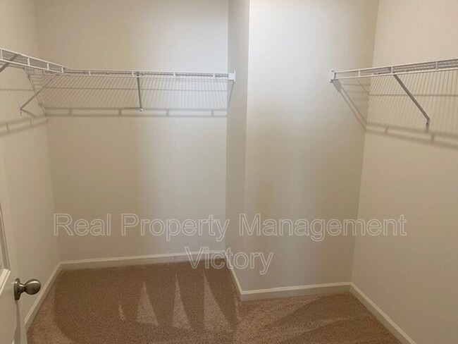 Building Photo - 2052 Park Springs Ln