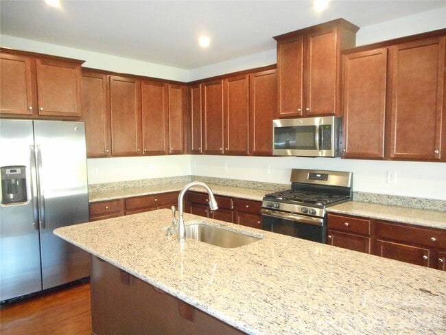 Building Photo - 322 Willow Wood Ct