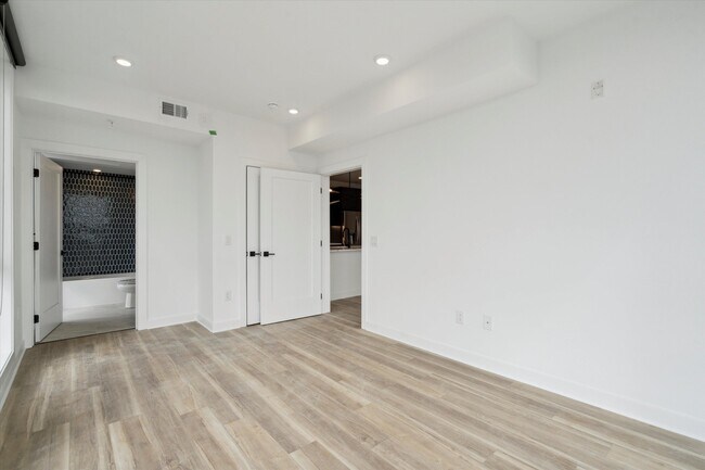 Building Photo - 2636 E York St