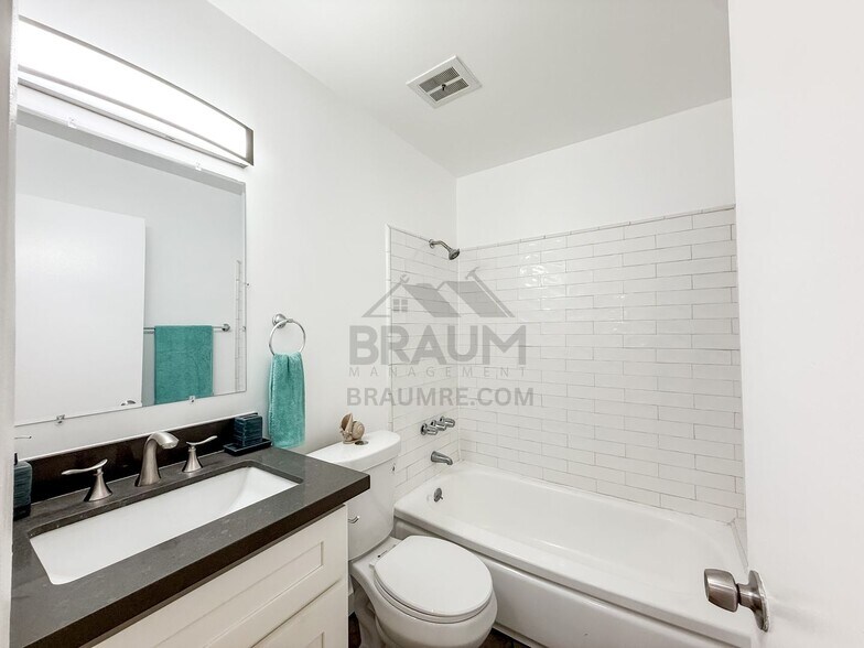 Building Photo - 5611 Fulcher Ave