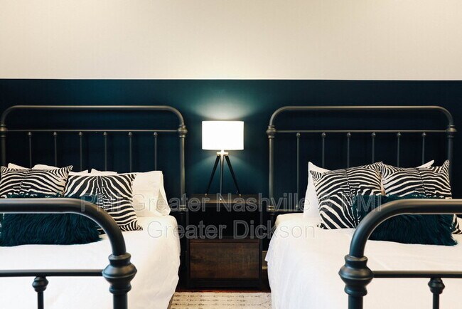 Building Photo - 11 N Hill St