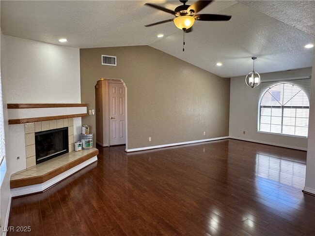 Building Photo - 1411 Santa Margarita St