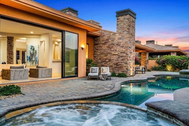 Building Photo - 50380 Vía Serenidad