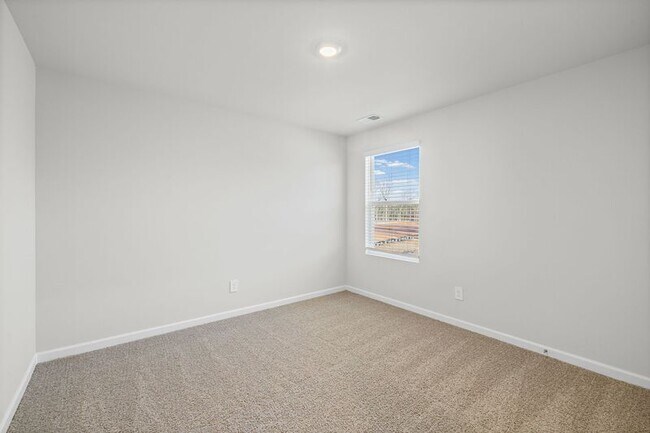 Building Photo - 4340 Oswin Dr