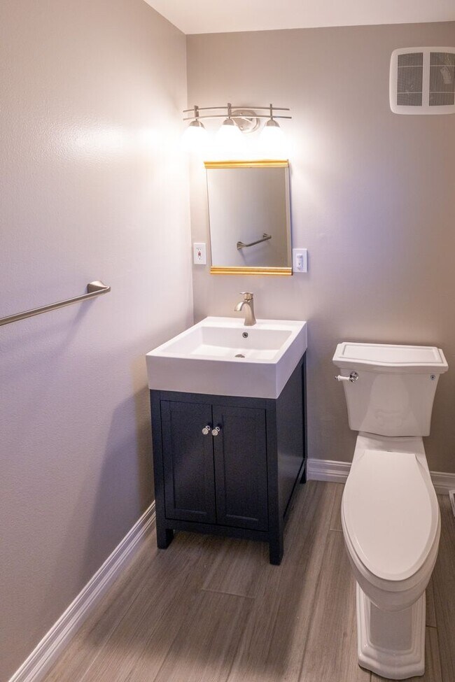 Building Photo - Amazing 4 bedroom home in one of Castro Valley's most desirable neighborhoods.  Owned solar!