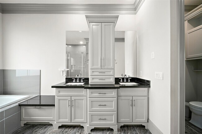Building Photo - 2905 Bering Dr