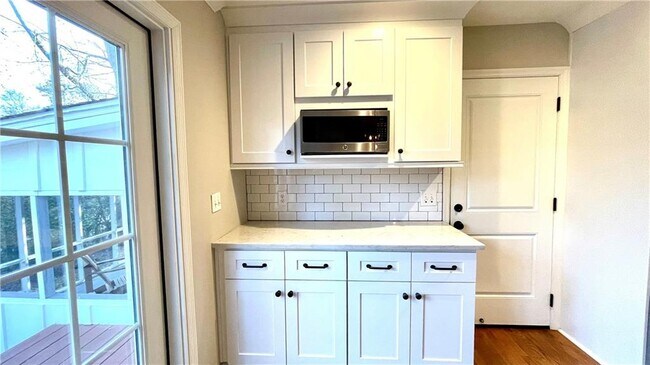 Building Photo - 245 Willow Springs Dr