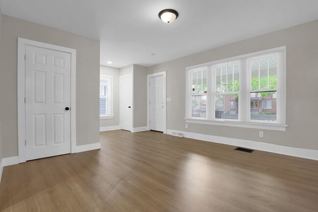 Building Photo - Updated 3 Bedroom, 2 Bathroom Home with Sp...
