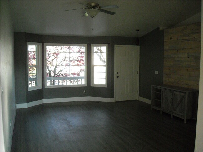 Building Photo - 11089 W Palm St