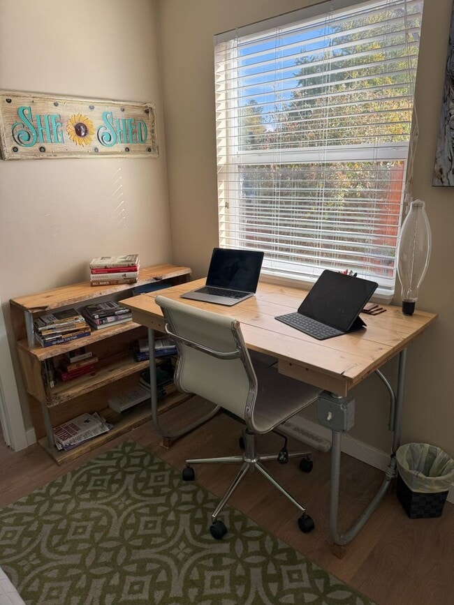 Building Photo - Fully Furnished - Long Term - Adorable Cab...