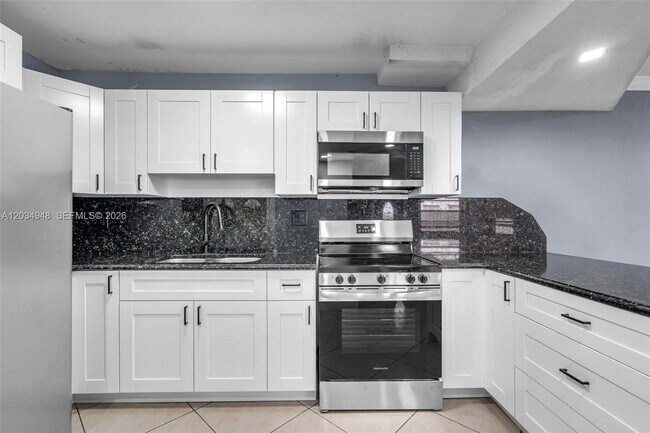 Building Photo - 5335 W 23rd Ct