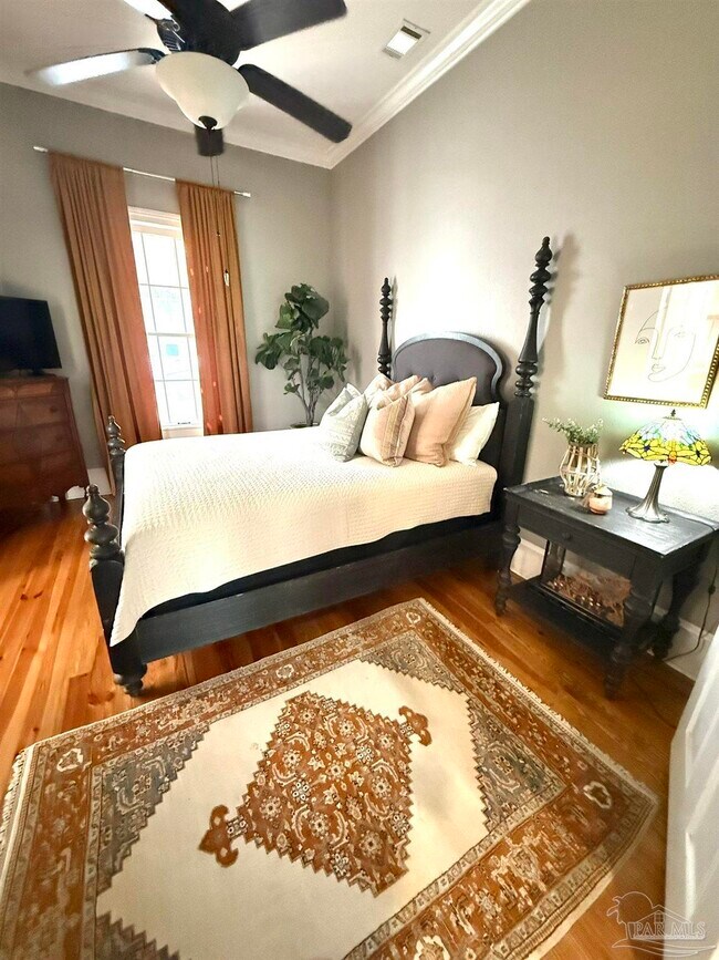 Building Photo - 6855 Pine St