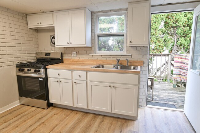 Building Photo - 226 W Simpson St