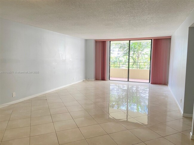 Building Photo - 2500 Parkview Dr