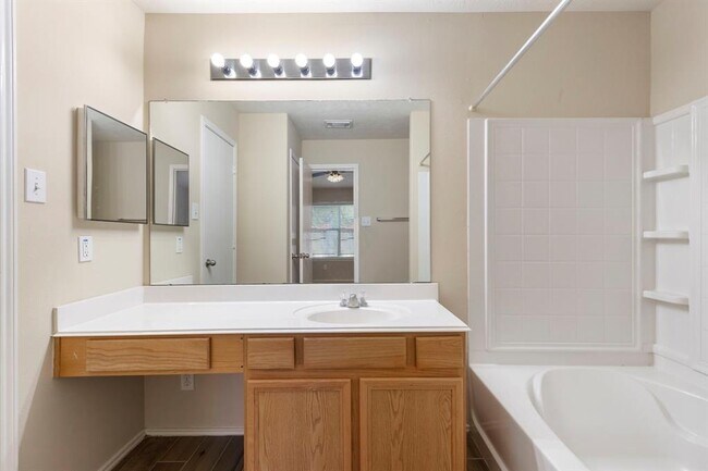 Building Photo - 31 Bark Bend Pl
