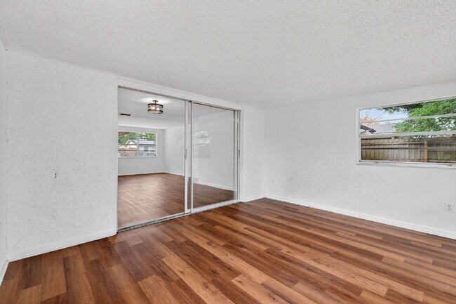 Building Photo - Beautiful 2 Bedroom, 2 Bathroom, 1 Car Garage home for rent.