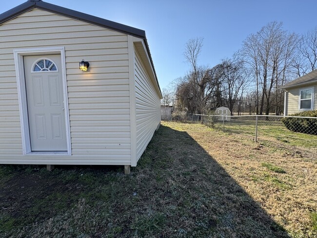 Building Photo - 122 N Vine St