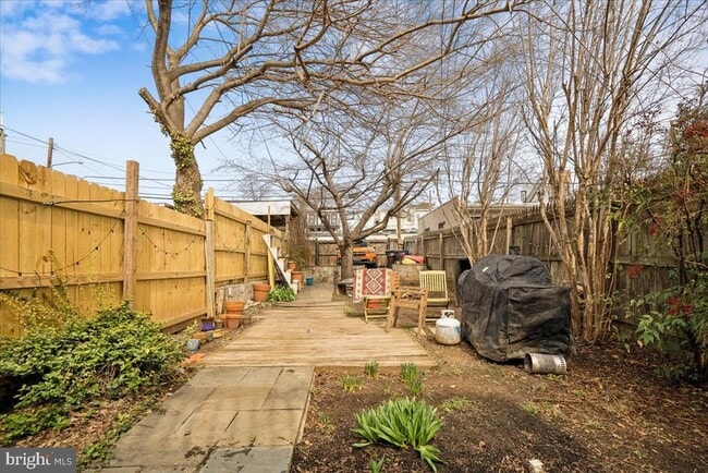 Building Photo - 1373 Quincy St NW