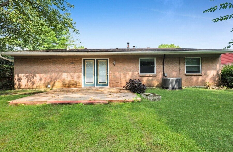 Building Photo - 10203 Storm Dr