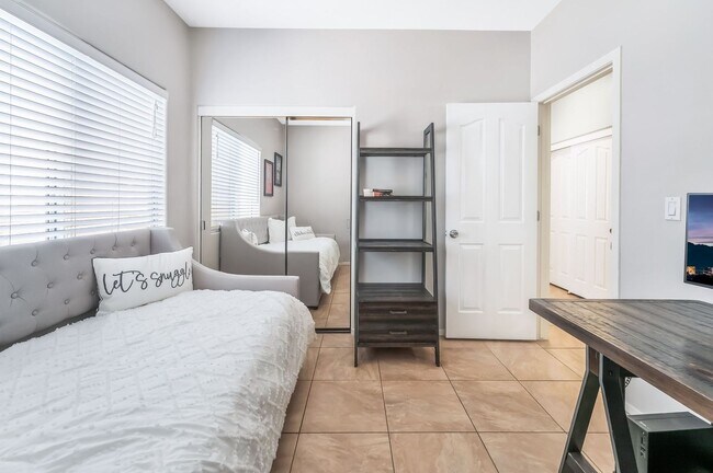 Building Photo - Single Story, 3 Bedroom, 2 Bath in Summerlin!