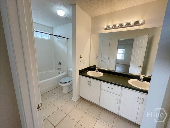 Building Photo - 102 Cormorant Way