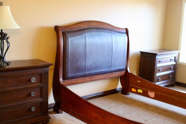 Building Photo - 2 bedroom Golf course Condo