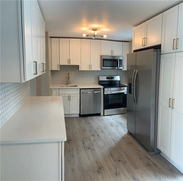 Building Photo - 203 Parkwood Dr