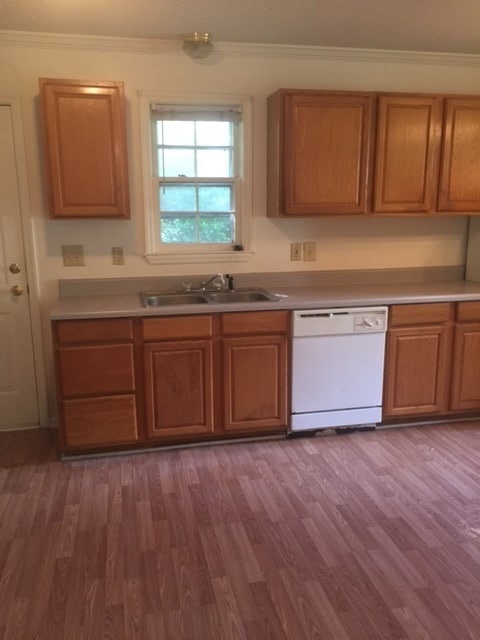 Building Photo - Adorable Three Bedroom Home