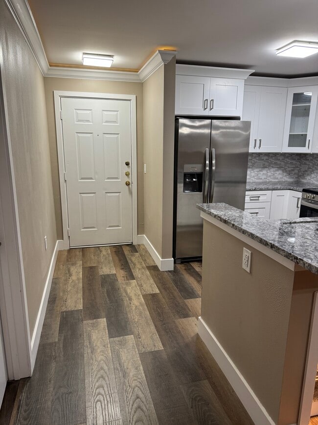 Building Photo - 1919 Summer Club Dr