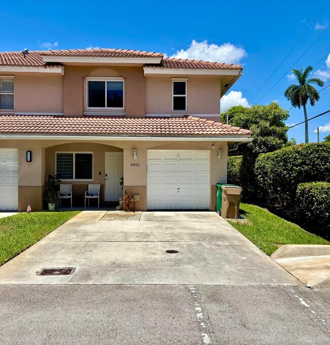Primary Photo - 4901 Palm Garden Ln